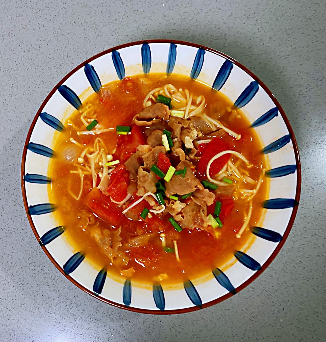 【孕妇食谱】番茄肥牛煲，汤汁酸甜鲜美、低脂低卡不长肉～的做法