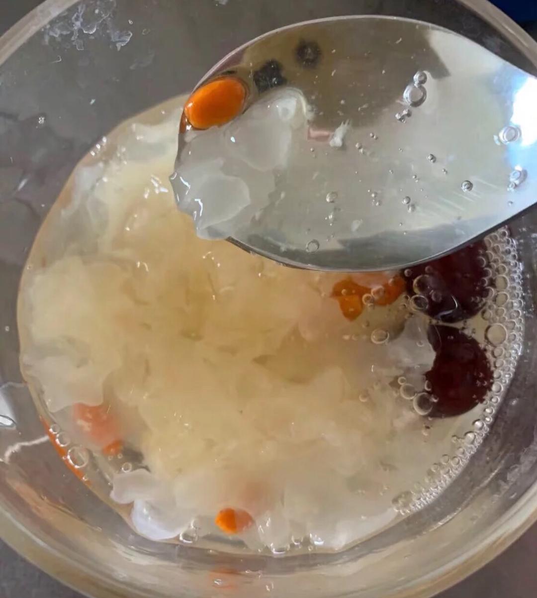 银耳桃胶莲子羹｜养颜平民版燕窝