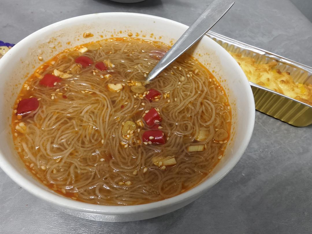 酸又辣的粉丝汤
