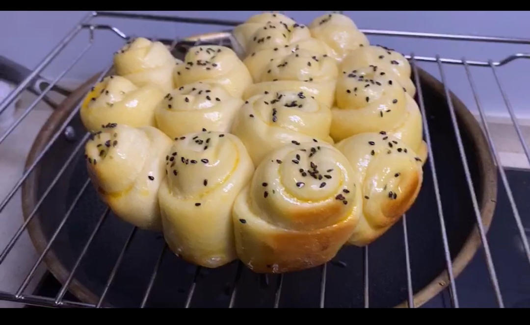 电饭锅版蜂蜜脆底小面包（普通中筋面粉，无需厨房秤）