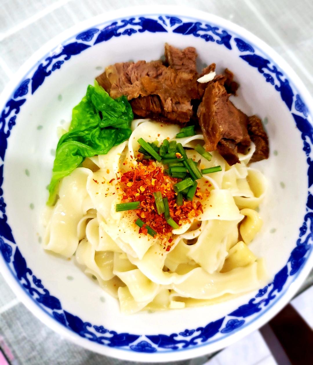 十分钟就能吃上的超简单油泼面