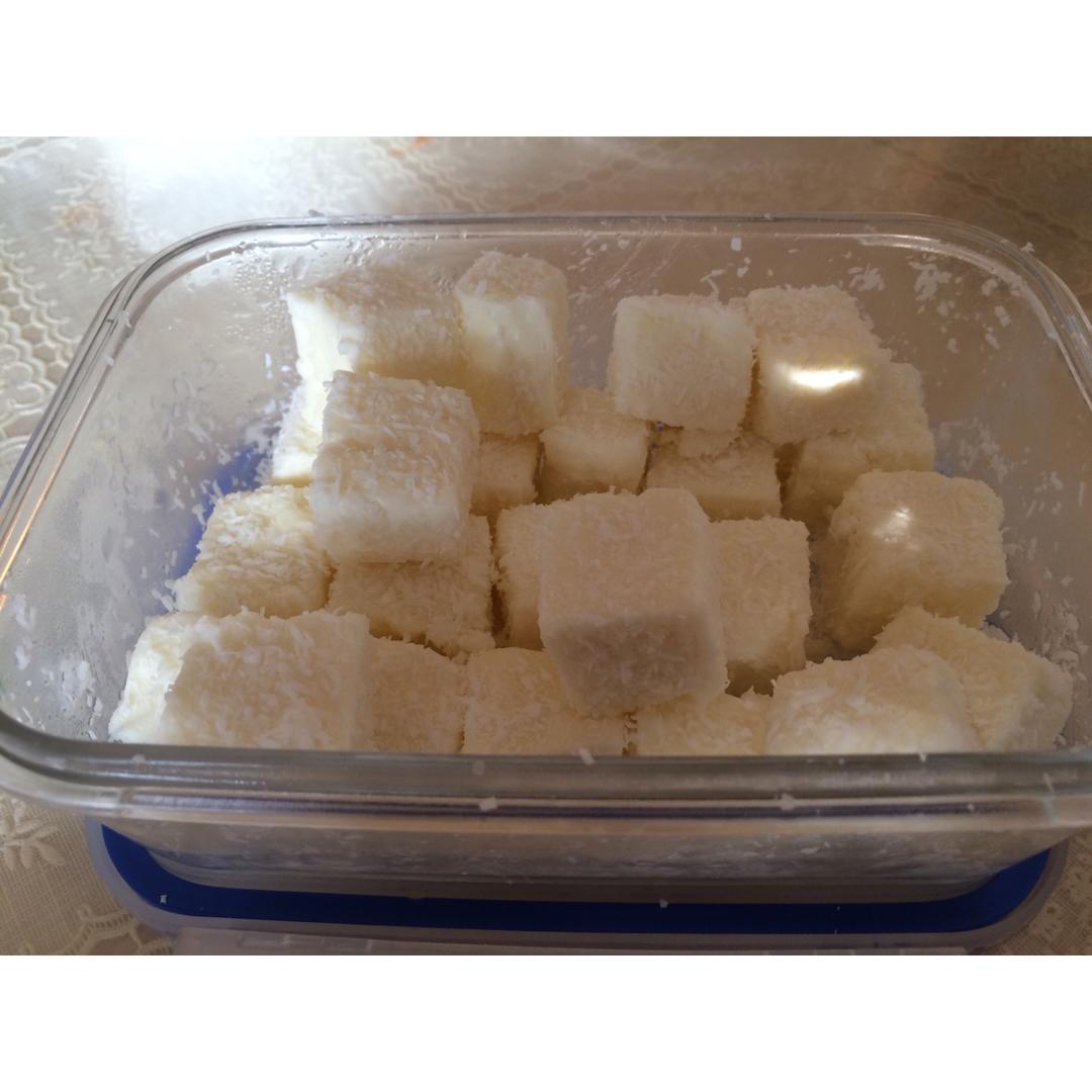 完胜85度C牛奶椰丝小方