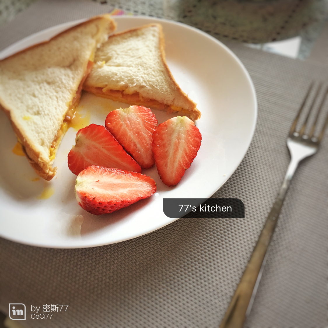 【1分钟鸡蛋三明治】微波懒人早餐