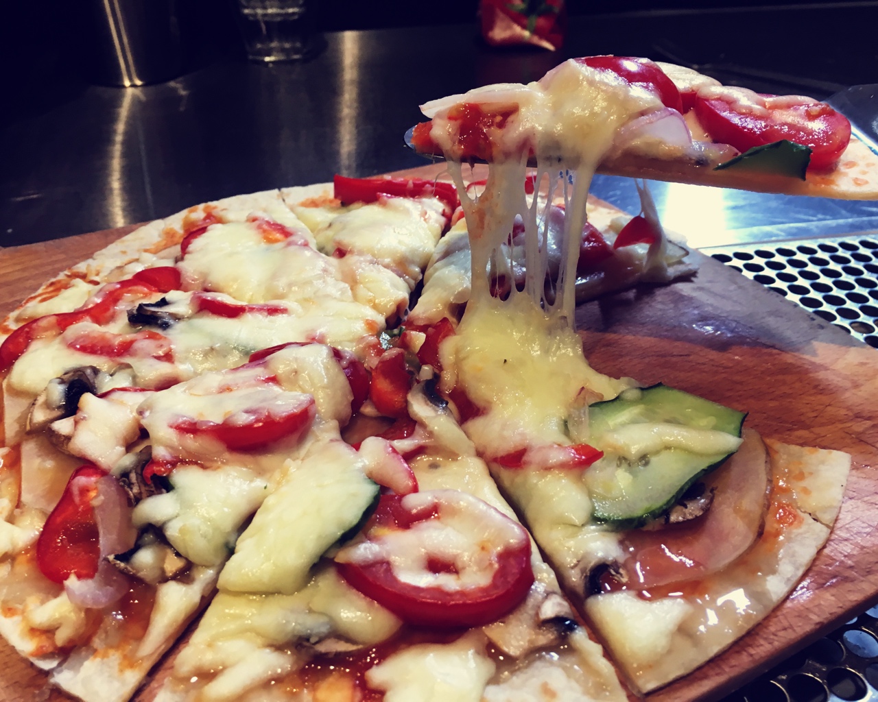 意大利香料风味蘑菇蔬菜披萨的做法