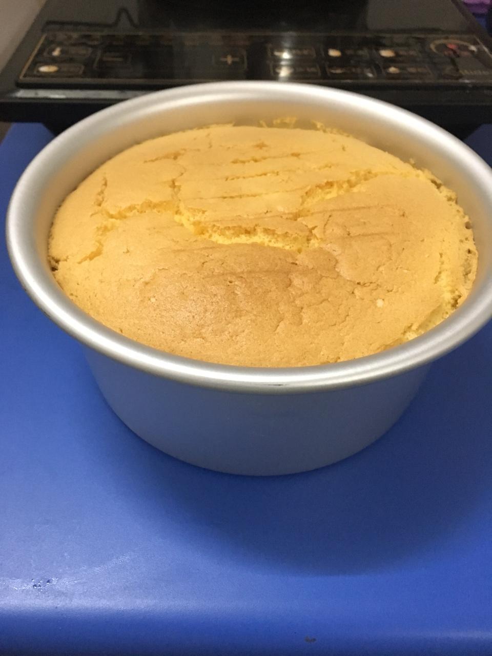 六寸活底戚风蛋糕