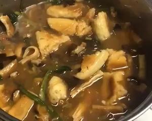 菠菜香菇木耳腐竹豆腐杂汤的做法 步骤12