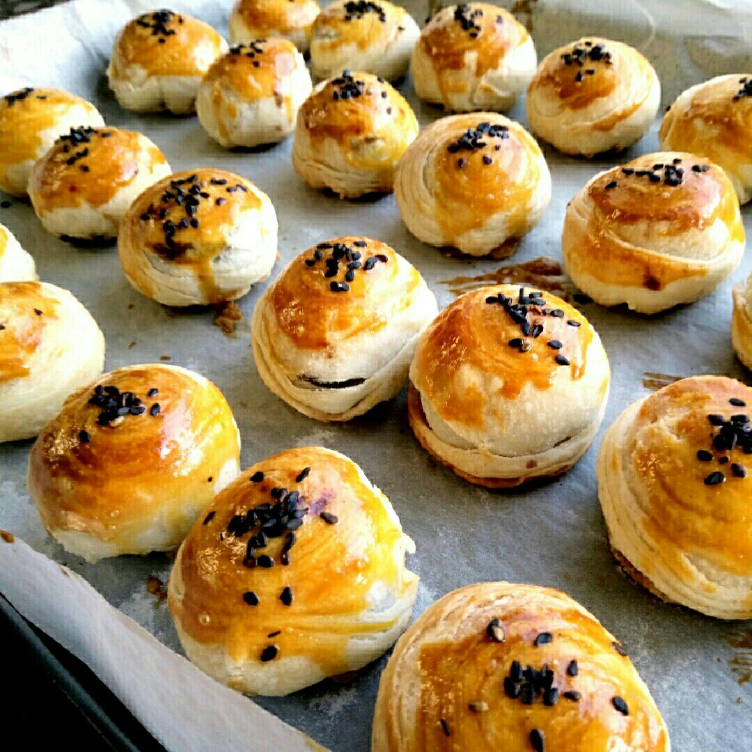 萌得掉渣渣的蛋黄酥