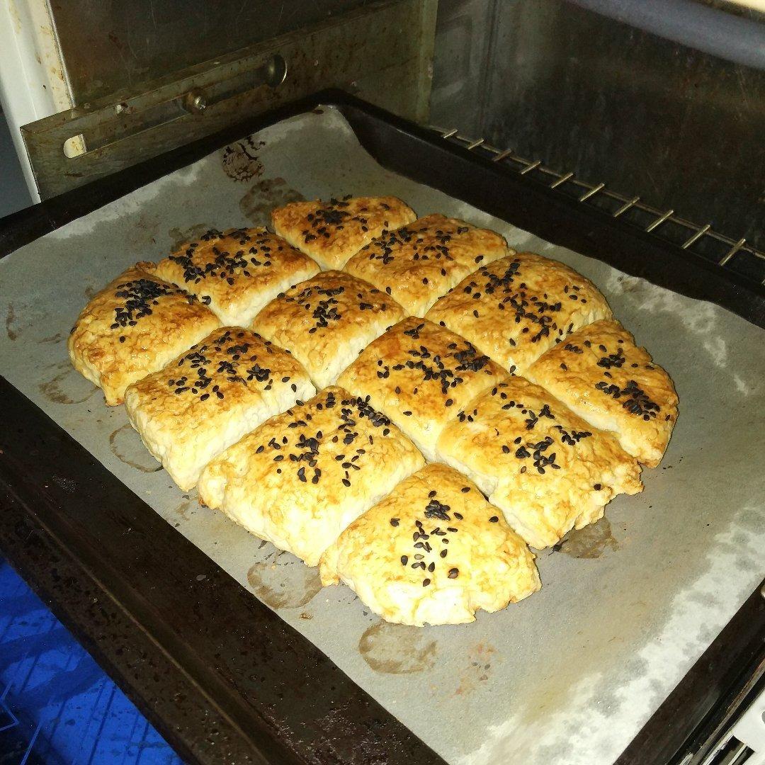 【视频】3分钟 奶油司康Scone(可能是世界上最快手的司康) 消耗淡奶油～