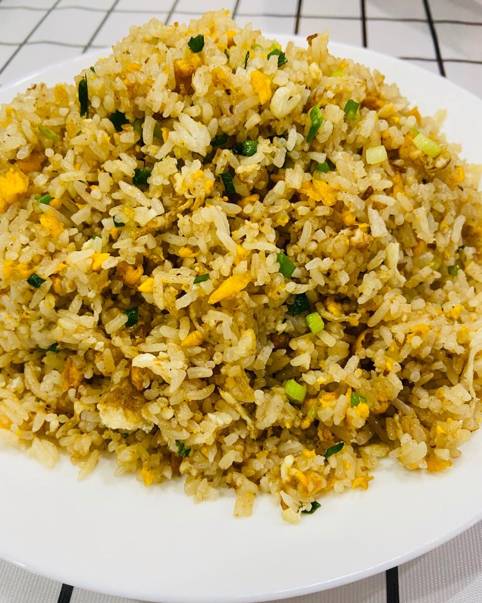 厨师长教你：“酱油炒饭”的家常做法，里面满满的小技巧，很受用