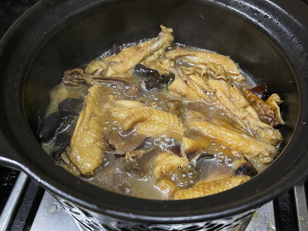港式滋补菜——虫草花姬松茸焖鸡