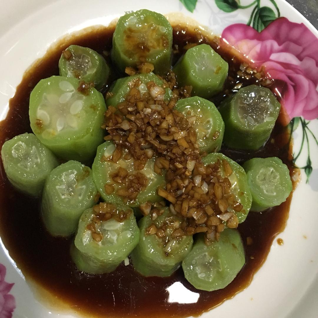 只需要五分钟就可以的美味蒜蓉蒸丝瓜