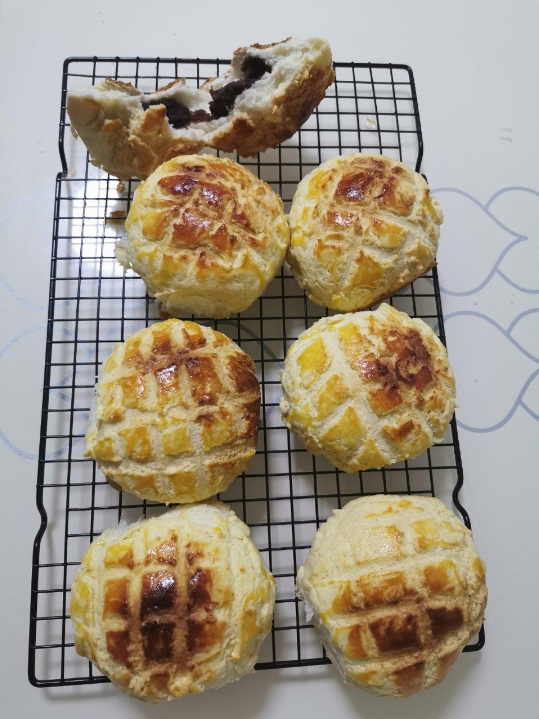 好吃到炸裂的港式菠萝包（附带制作酥皮的小视频）