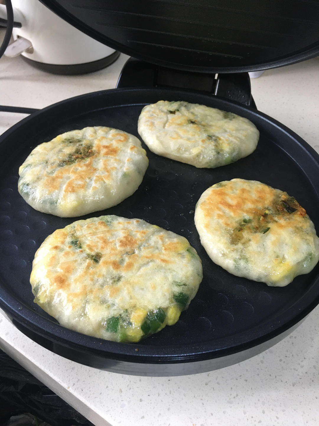 万能饼皮韭菜鸡蛋馅饼，满满的馅大大咬一口