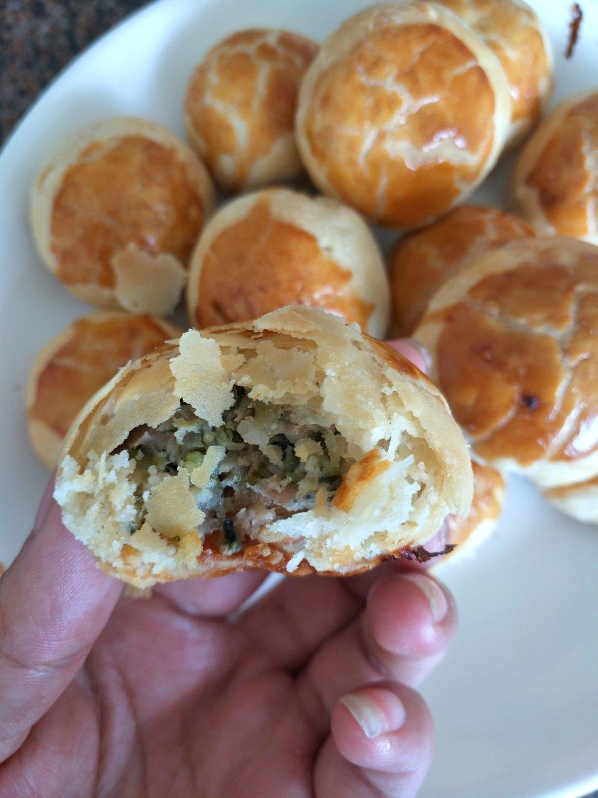 忘忧草_yzik做的鲜肉酥—儿时的味道