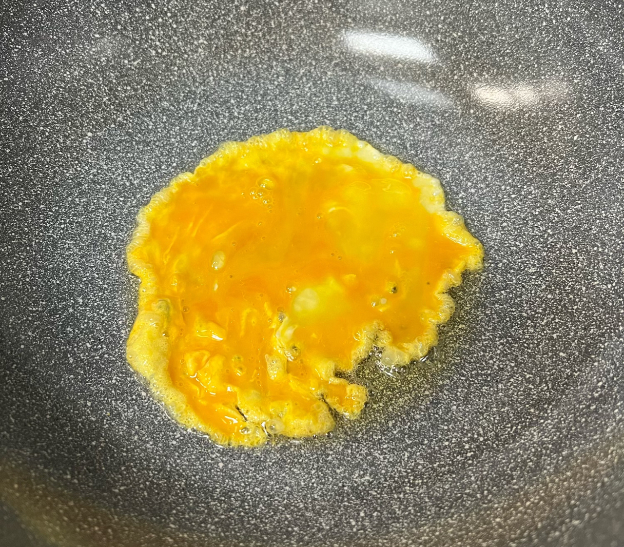 莴笋炒虾仁鸡蛋的做法 步骤3