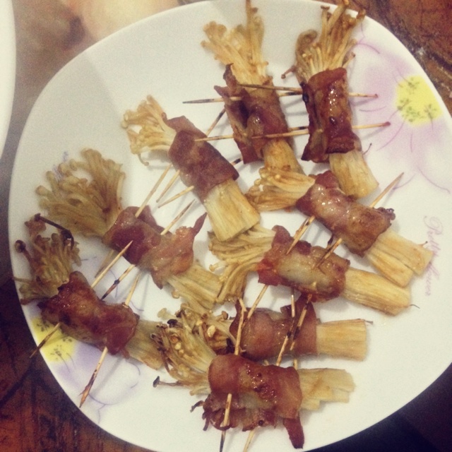 酱烤金针菇培根卷