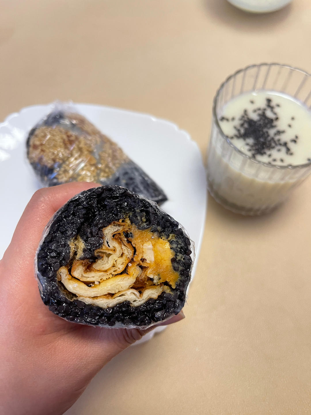 麻团包乌米饭团，粢饭团