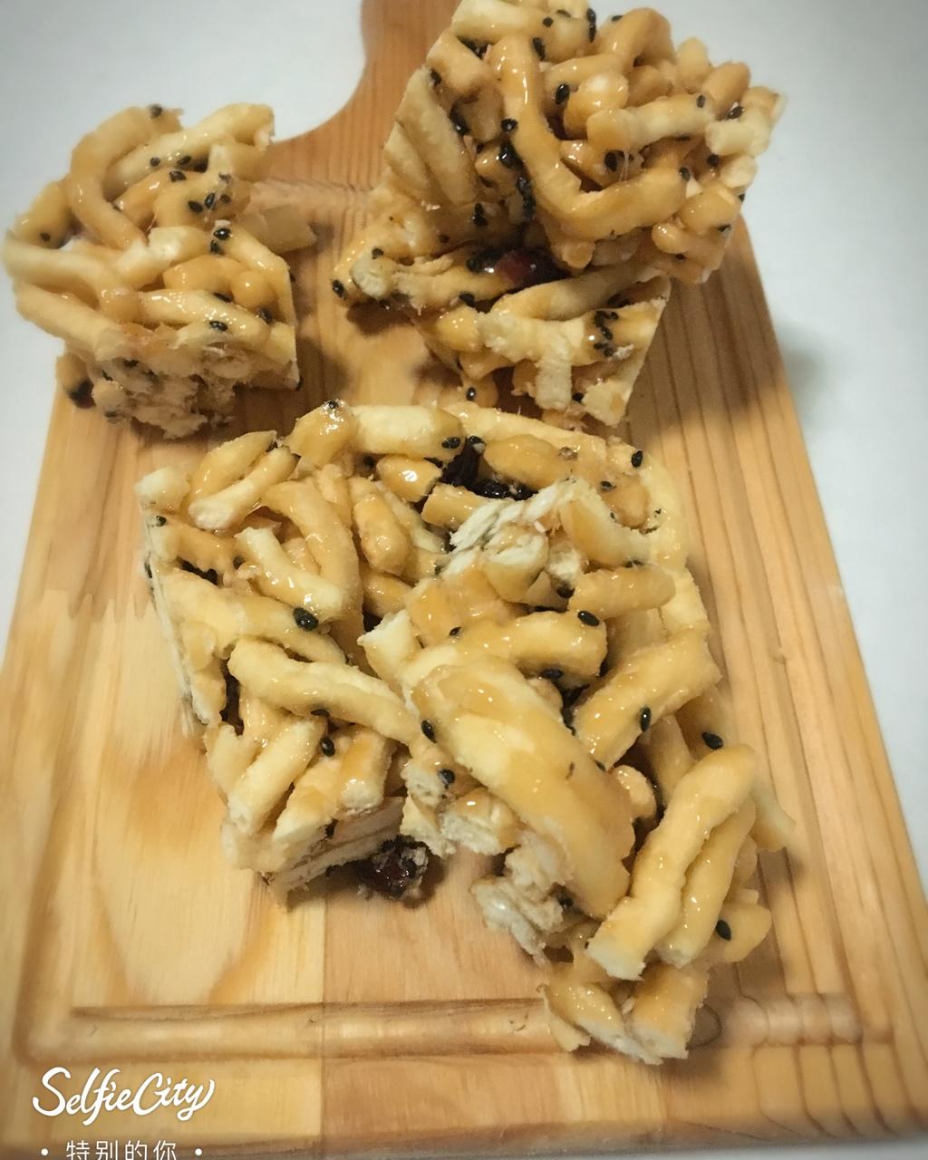 （视频食谱）自制沙琪玛／萨其马