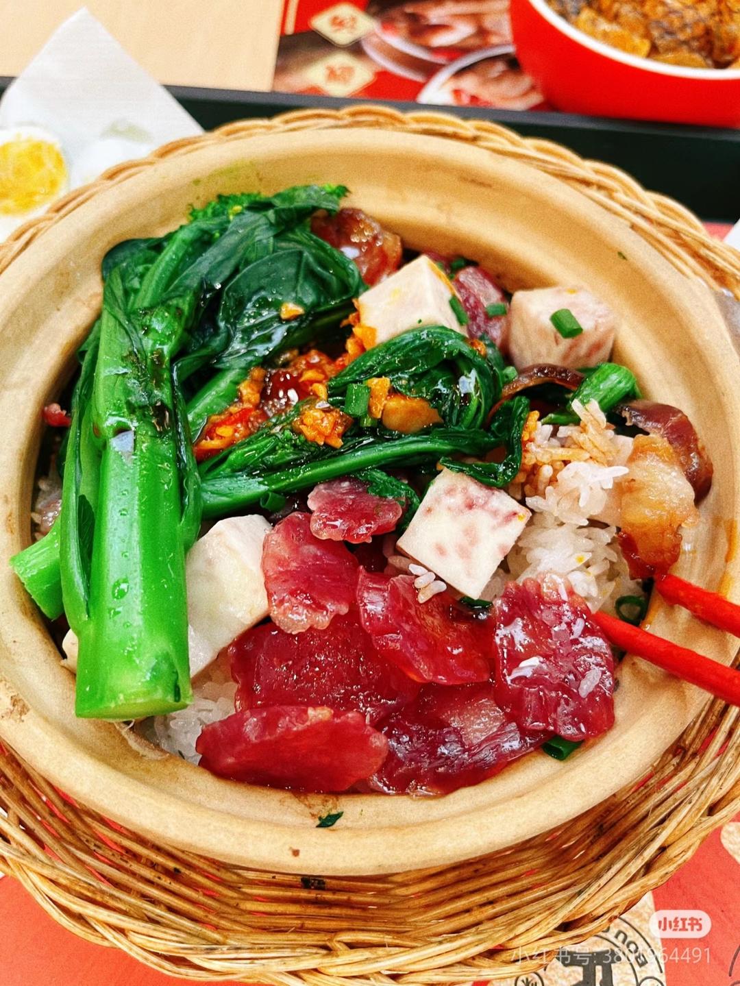 铸铁锅腊肠煲仔饭