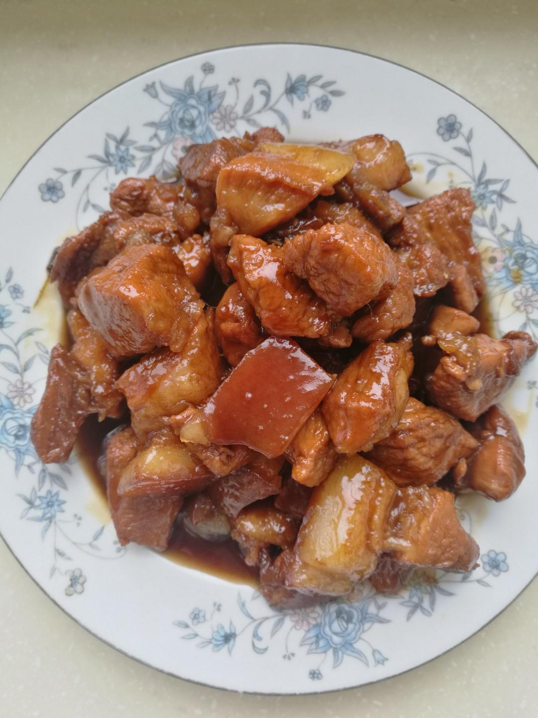 吃着碗里望着锅里的红烧肉