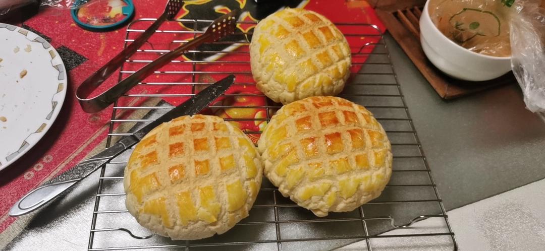 好吃到炸裂的港式菠萝包（附带制作酥皮的小视频）