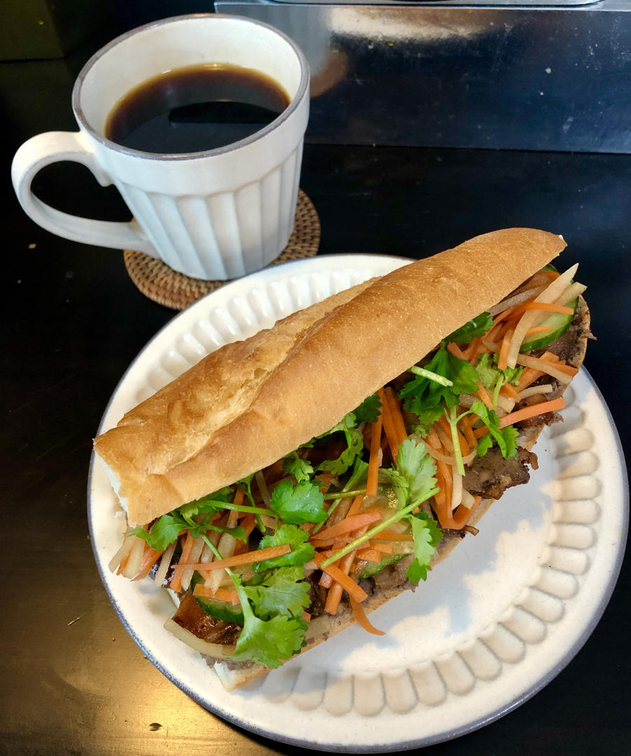 越南风味香茅鸡肉法棍三明治佐萝卜泡菜