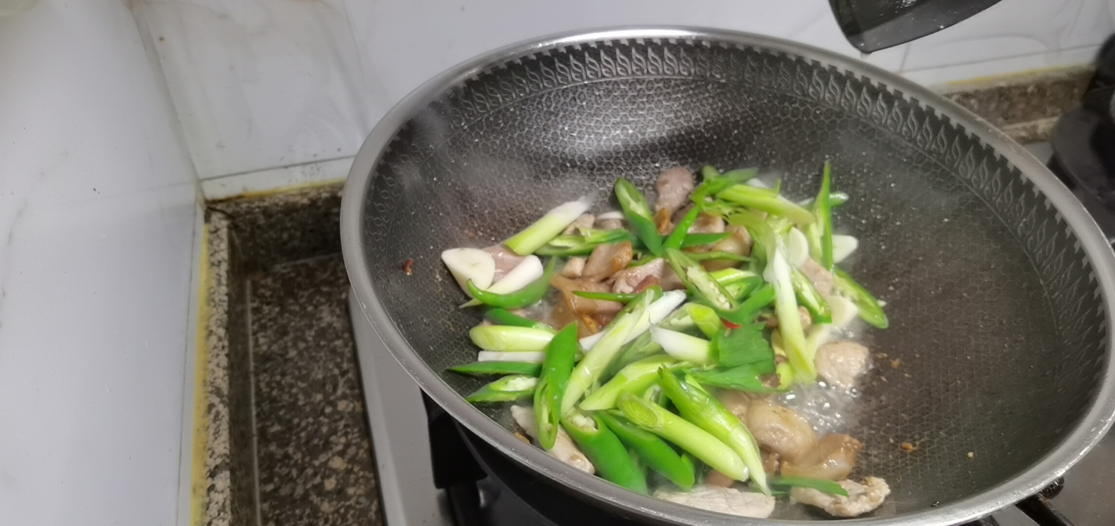 下饭家常菜“盐煎肉” 比回锅肉还好吃 做法简单很下饭的做法 步骤5