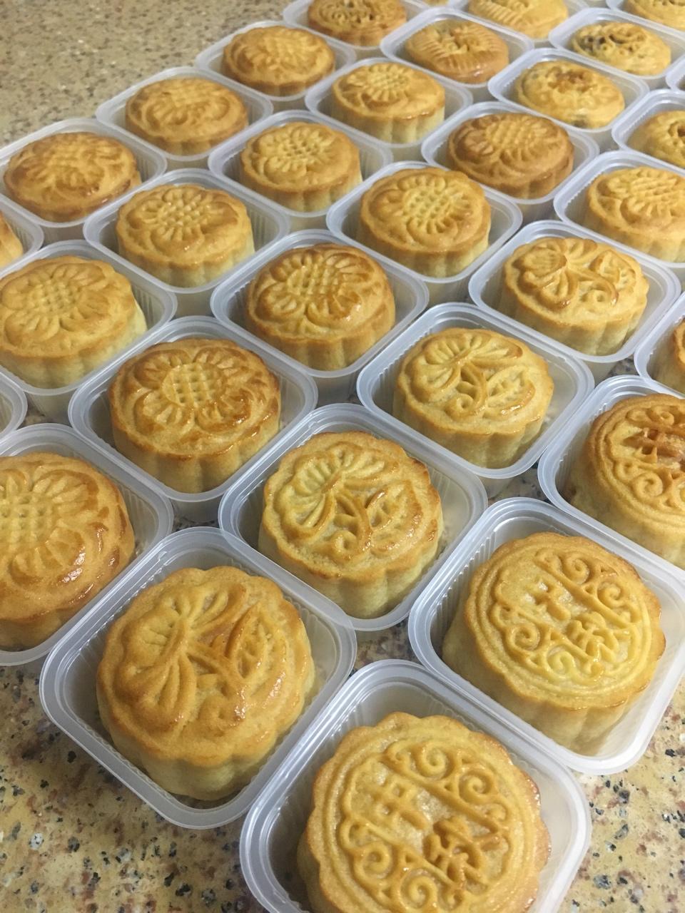 广式蛋黄莲蓉月饼