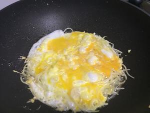 豆芽炒鸡蛋的做法 步骤5