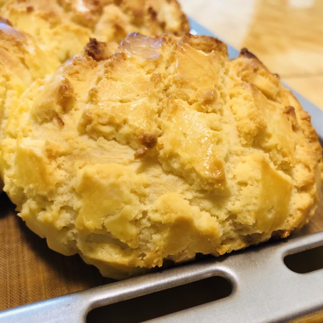 好吃到炸裂的港式菠萝包（附带制作酥皮的小视频）