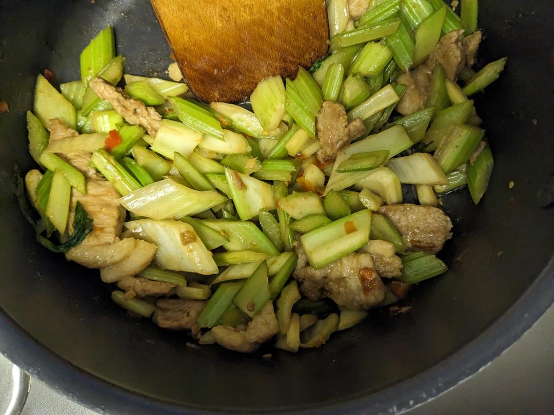 芹菜炒肉