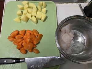 简单好吃的泰式咖喱鱼的做法 步骤2