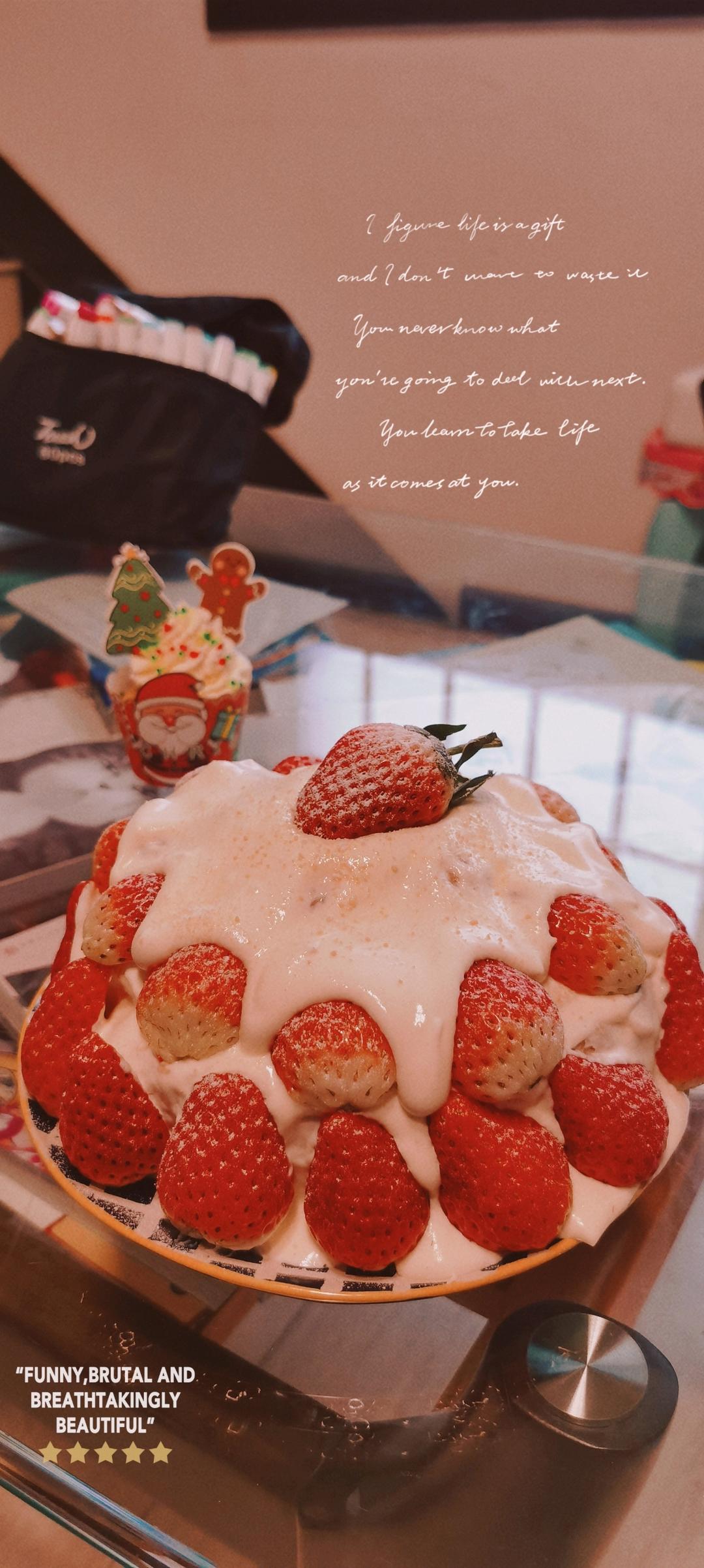 曼食慢语丨草莓芝士雪山蛋糕