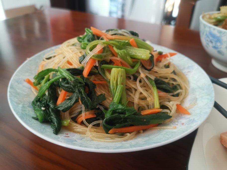 开胃爽口又营养的菠菜拌粉丝