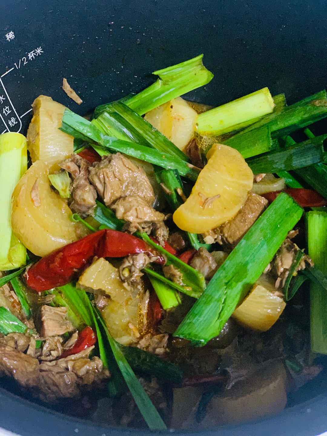 入口即化的广式萝卜牛腩煲