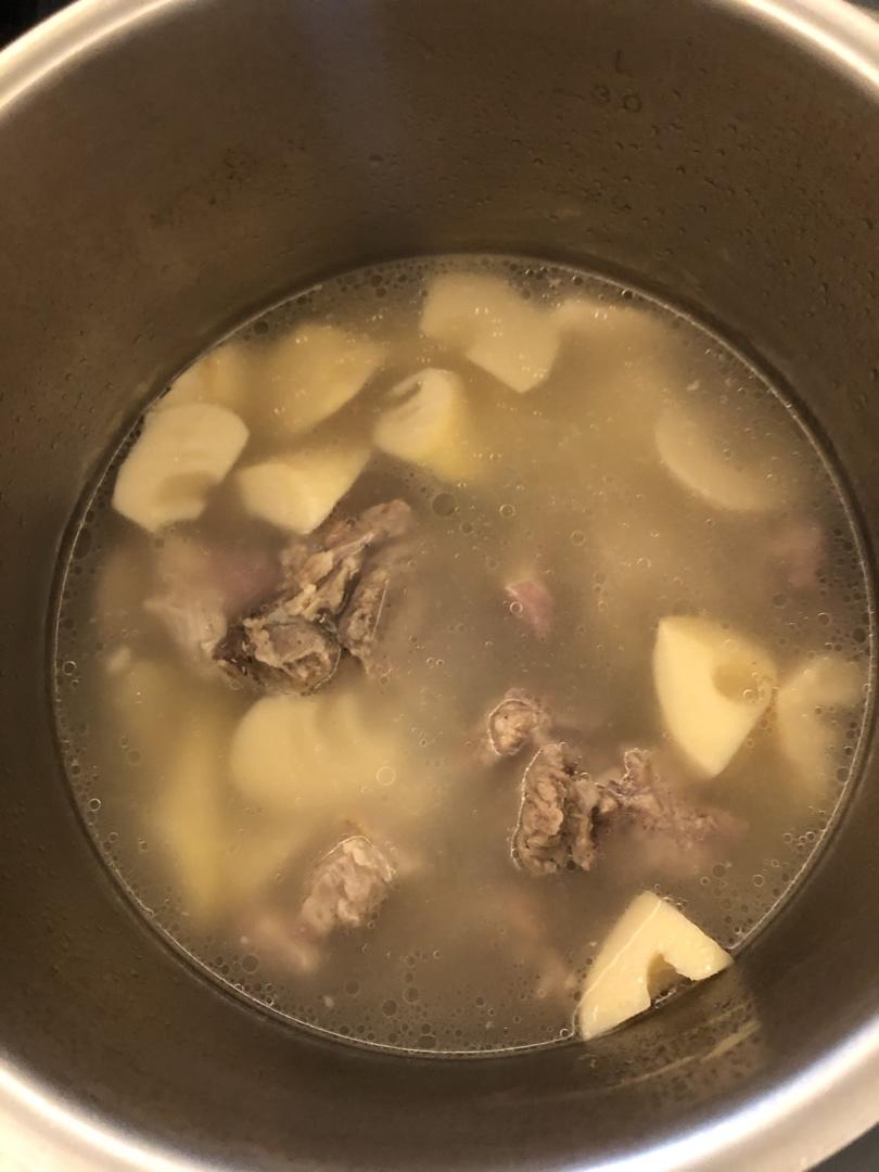 春笋咸肉煲“腌笃鲜”