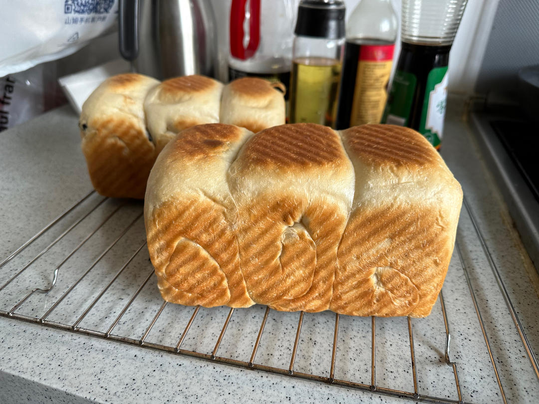 软到拿不起来的生吐司