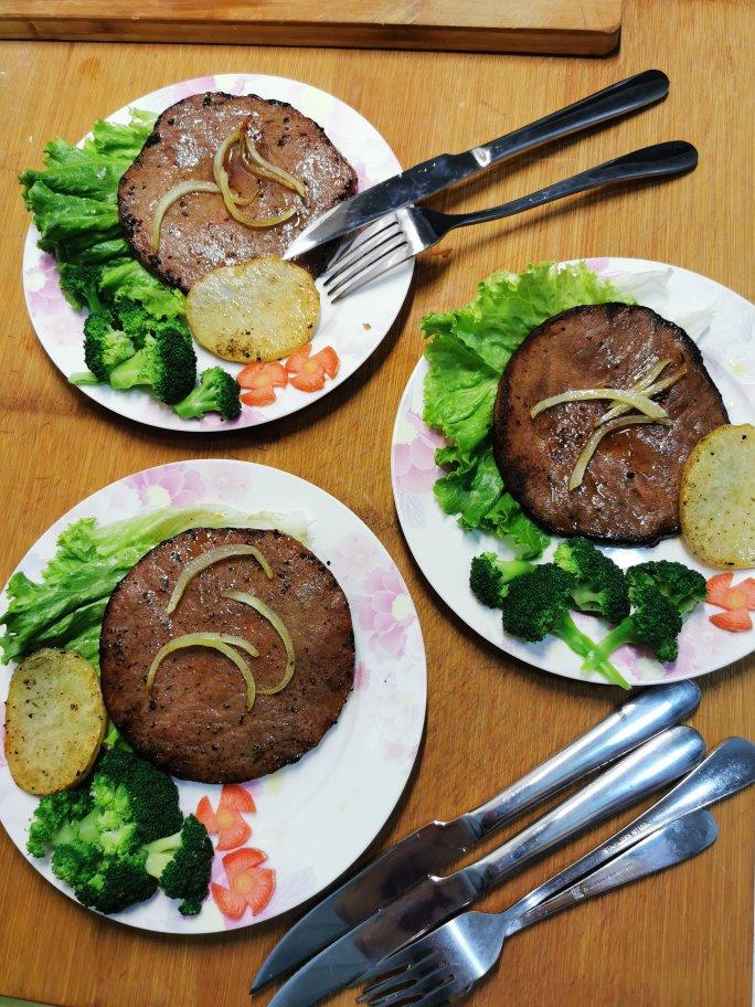 这些煎牛排的小技巧你们都会吗？