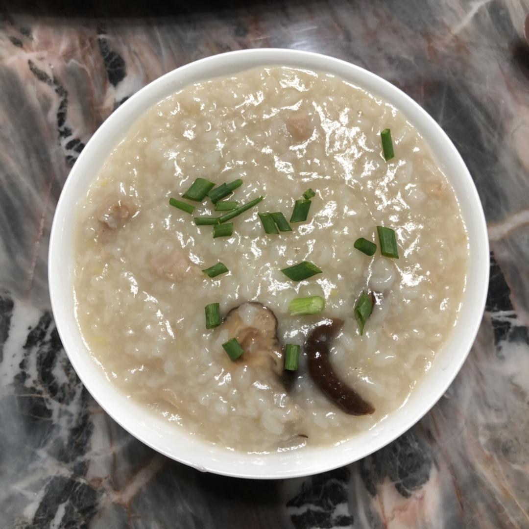 香菇鸡滑粥