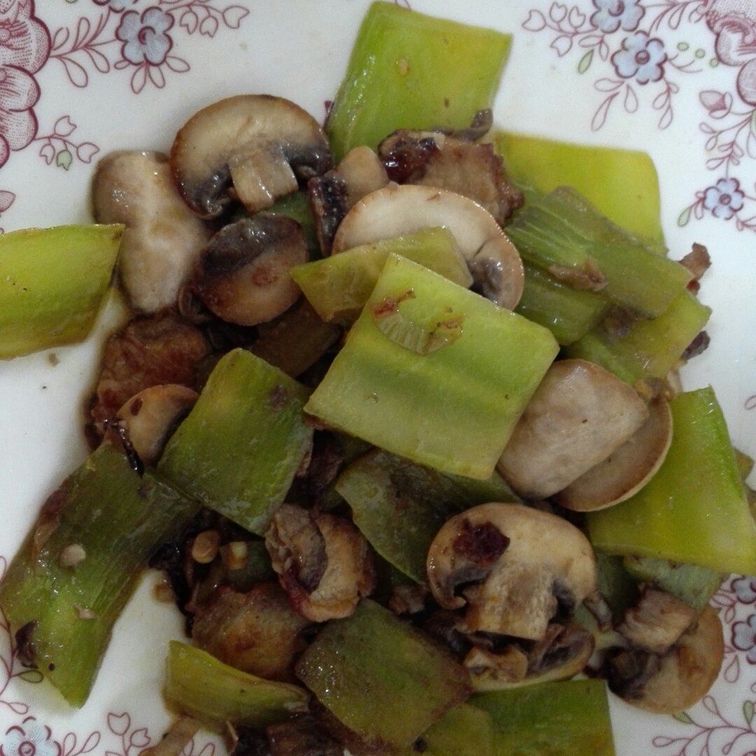 莴笋烩蘑菇