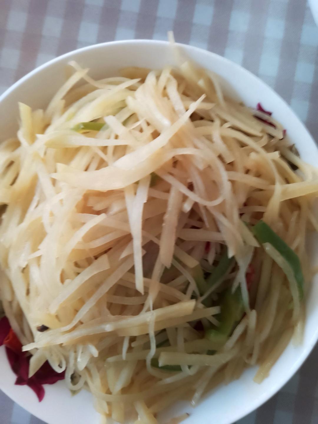 酸辣土豆丝（绝对清脆爽口，比外面卖的好吃，有诀窍！）