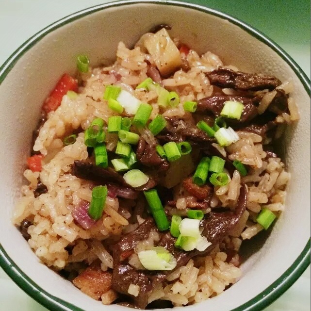 香菇土豆腊肠焖饭