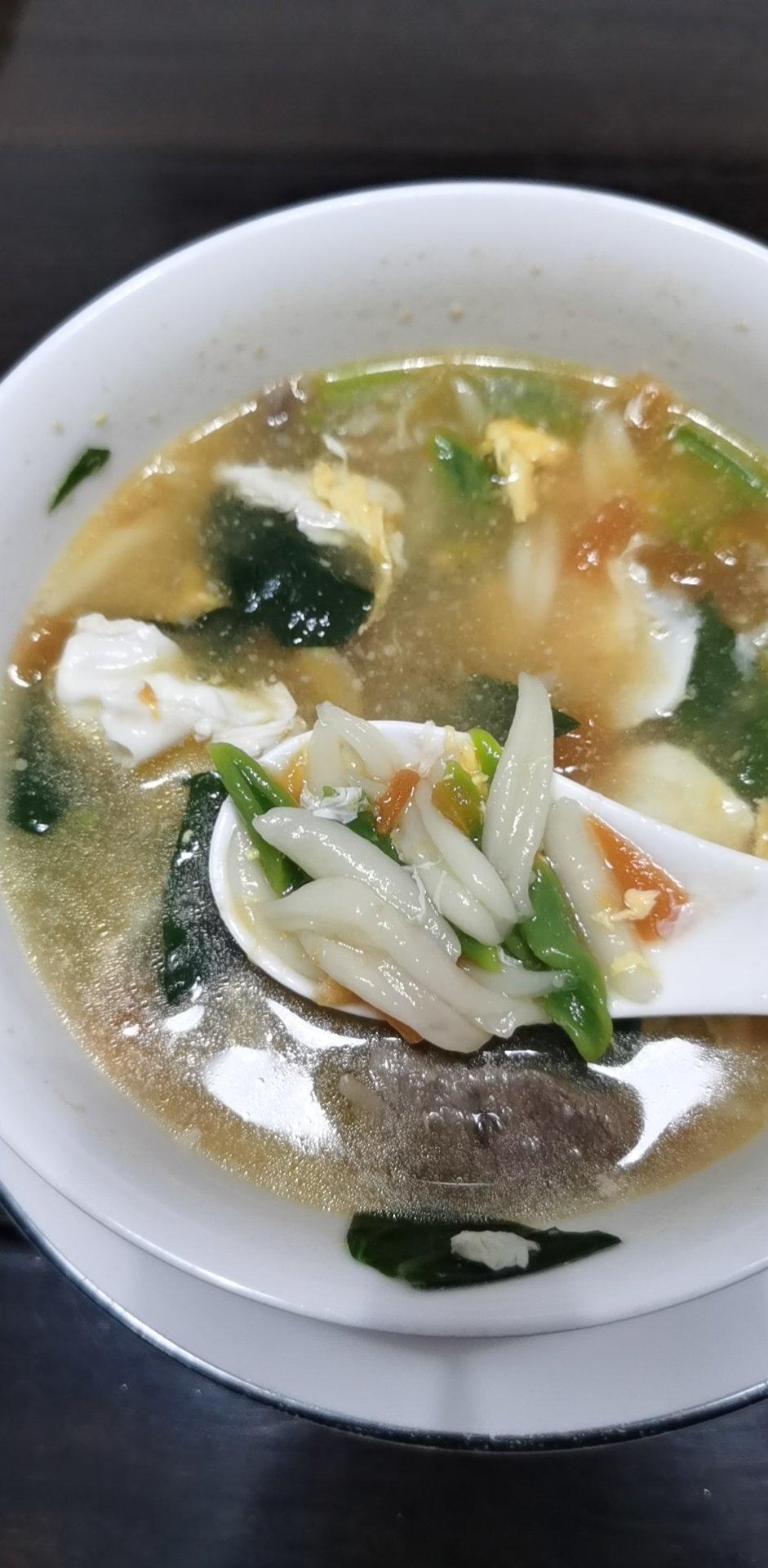 引发食欲的五彩缤纷小鱼面