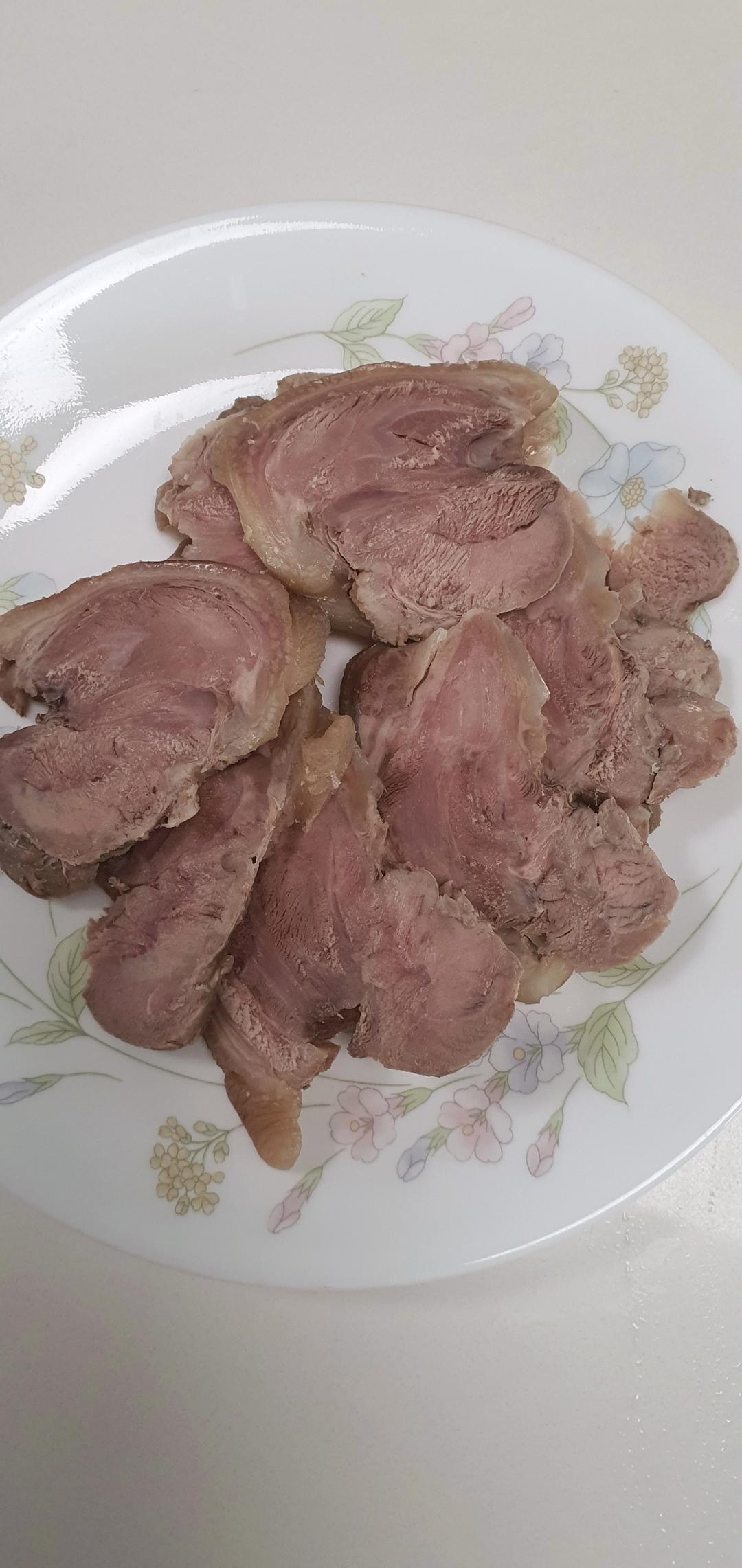 白切猪蹄髈（猪肘子）