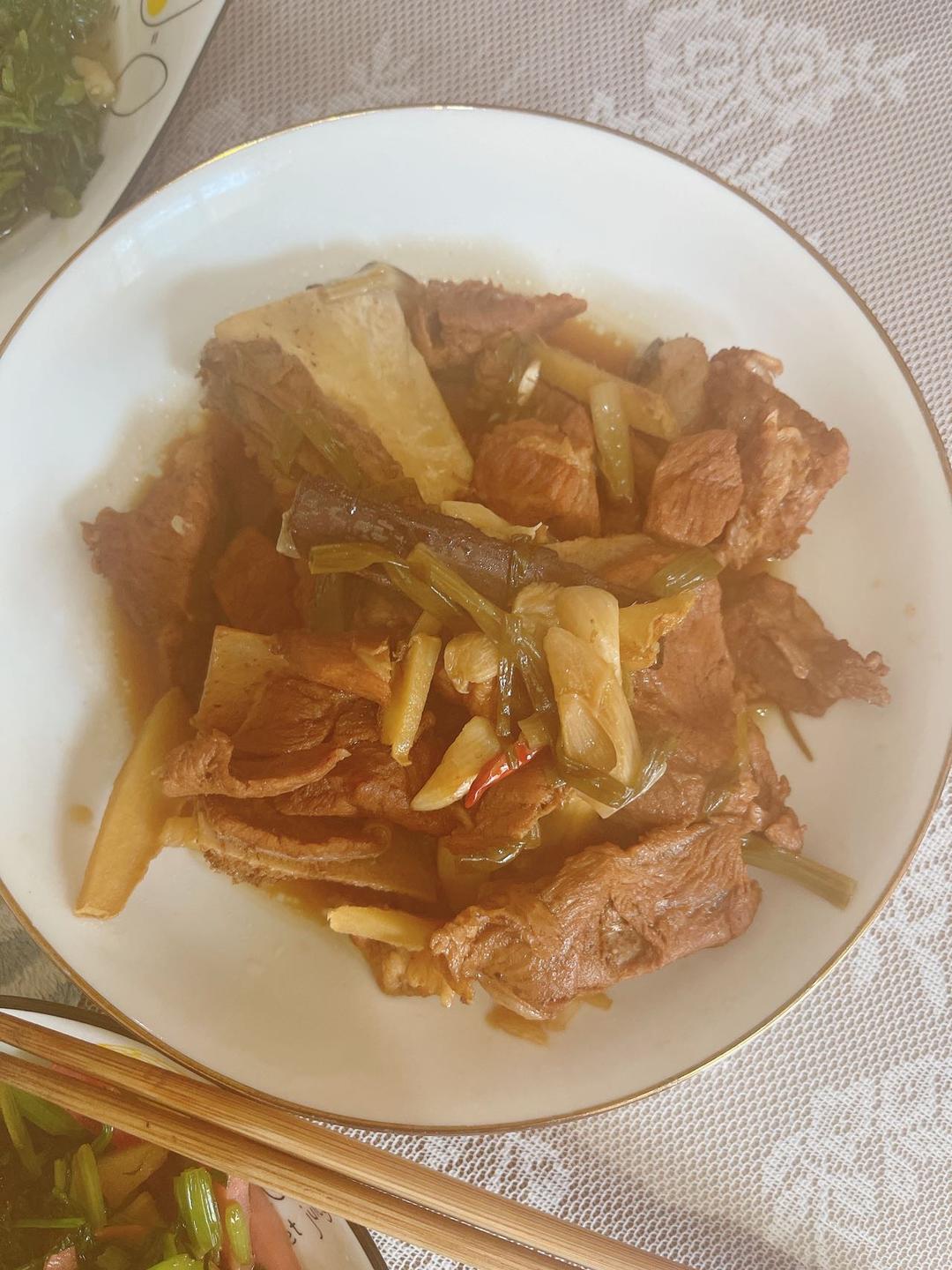 超简单的酱大骨（红烧筒骨）