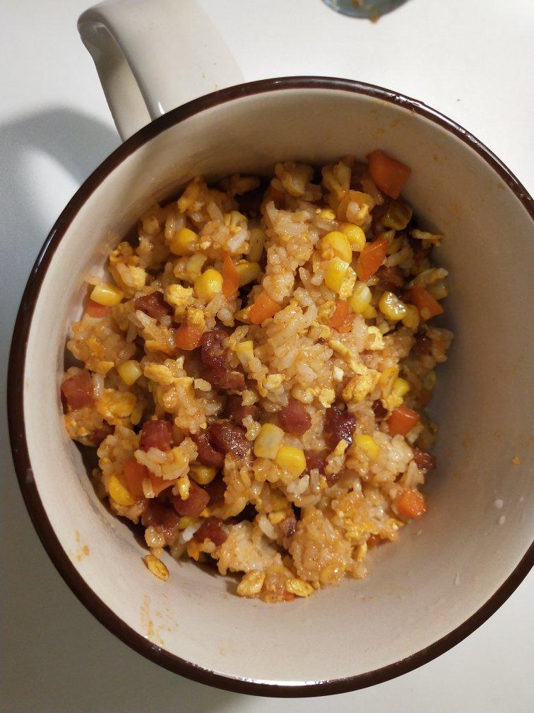 烤肠炒饭