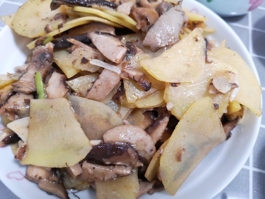 土豆炒香菇