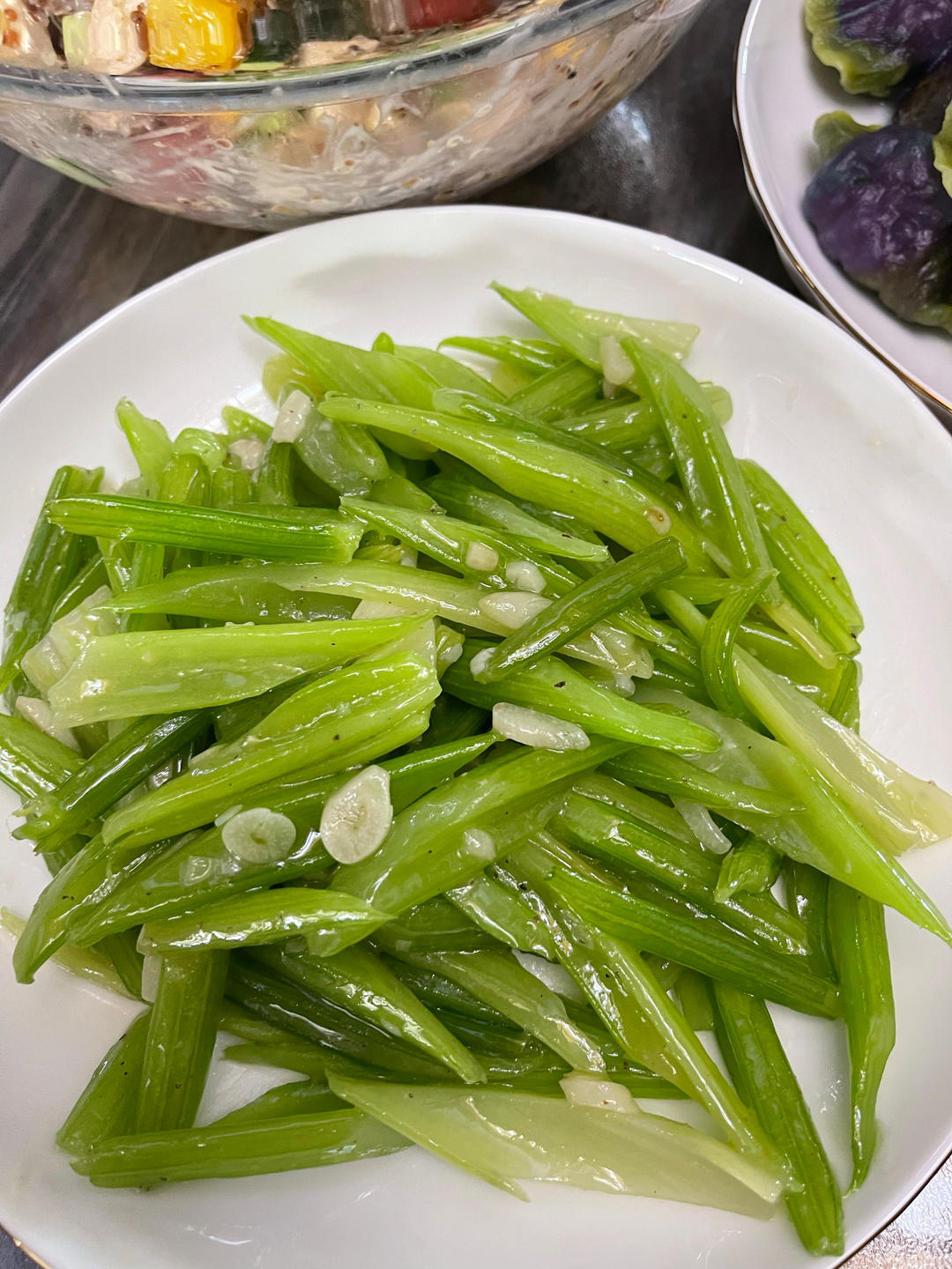 究极解油腻好菜：蒜炒西芹