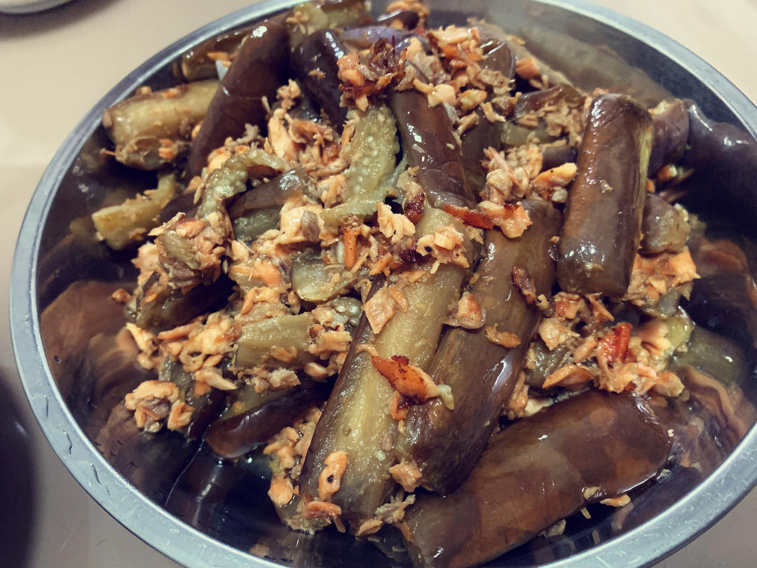贫穷料理·三文鱼碎焖茄子