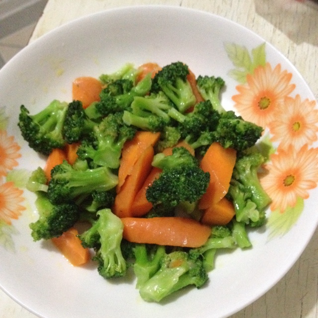 西兰花炒胡萝卜